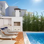 Вилла Gorgeous In Vabriga With Private Pool Garden